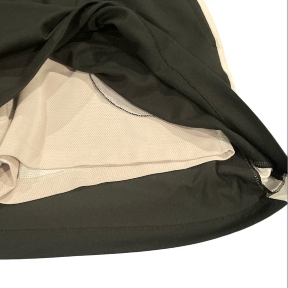 NIKE Black SKORT with White Trim and Four Pockets Size Medium - Picture 6 of 6